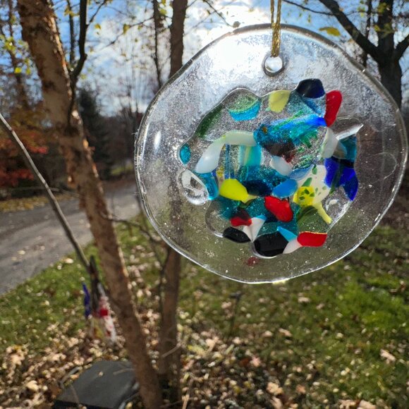 #5301 CIRCULAR FUSED  3” ROUND MULTI COLOR ORNEMENT - Picture 2 of 6